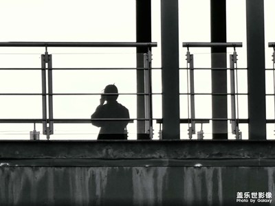 封面圖應(yīng)該算是人文照片吧??