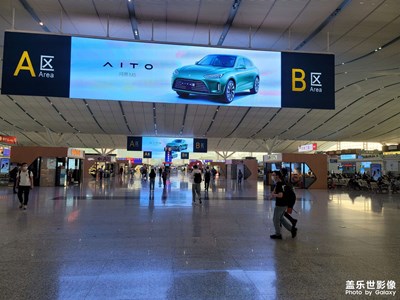 這個時間點高鐵站的乘客好少