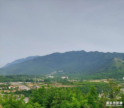 【鄉(xiāng)城美景】遠處的大學校園