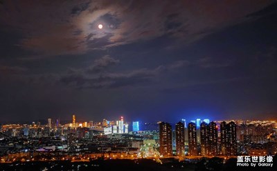 30倍變焦的月亮