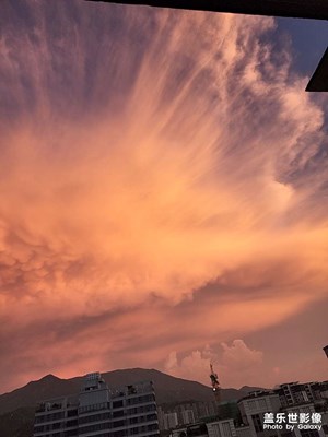 噴發(fā)式的晚霞