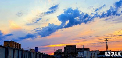 七彩留下了紫霞