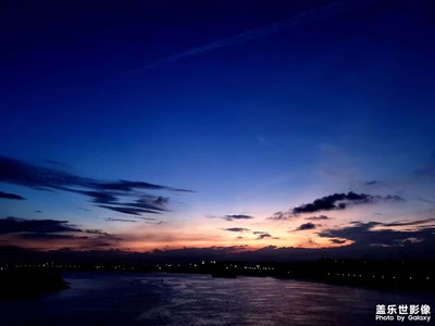 入秋中漸變藍調晚霞