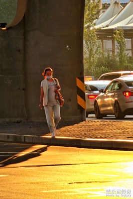 《街拍夕陽下》