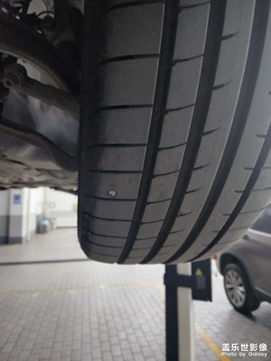 【我的小長(zhǎng)假】4S店換輪胎