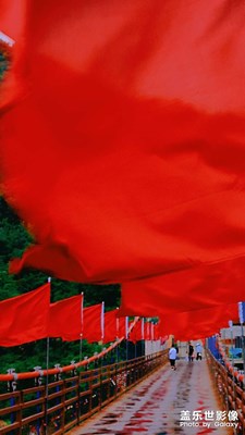 長在紅旗下，生在春風(fēng)里