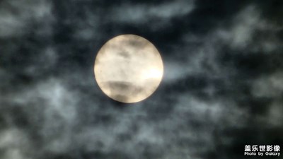 太陽(yáng)還是月亮