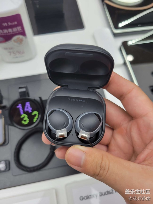 【三星W23系列快閃店打卡】把玩折疊屏手機(jī)