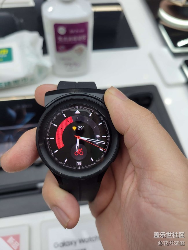 【三星W23系列快閃店打卡】把玩折疊屏手機(jī)