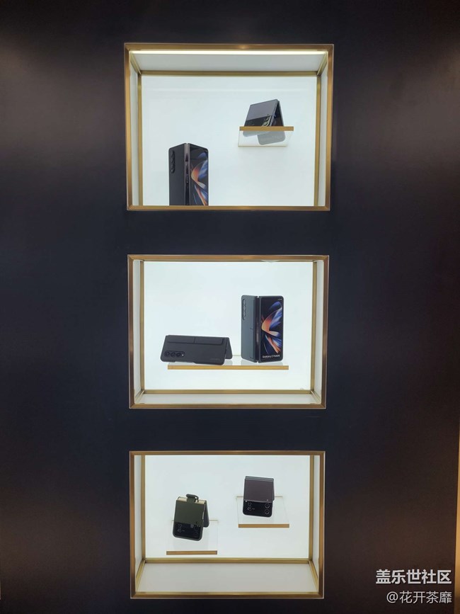 【三星W23系列快閃店打卡】把玩折疊屏手機(jī)