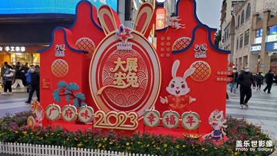 今天我?guī)е鳶10+手機去上街走走看看。