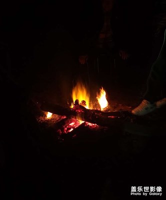 新年快樂 抱火取暖