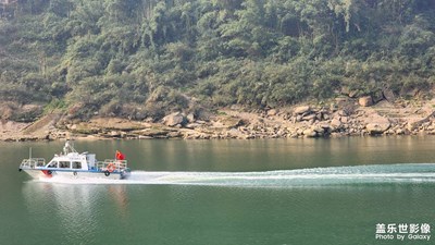 游張飛古道，看張飛洞