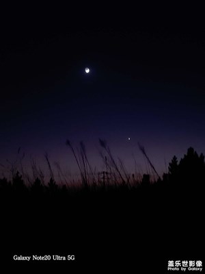 雙星伴月
