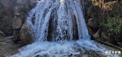 日常隨拍之（山間瀑布）