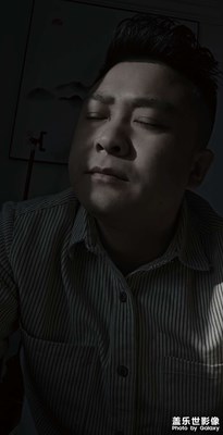 自拍一張照片，效果不錯