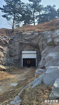 偶然發(fā)現(xiàn)一個防空洞