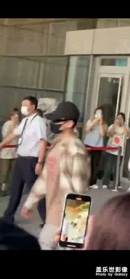 這是哪位大明星？