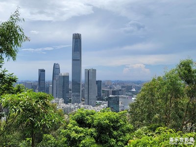 得閑覓幽徑，心靜身自清…