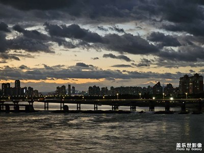 【最美初秋】晚霞伴藍(lán)月