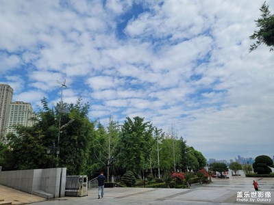 【最美初秋】周末的街