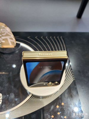 【雙節(jié)小長(zhǎng)假】+參觀W24快閃店