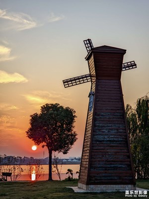 【淡寫時光】+湖畔夕陽