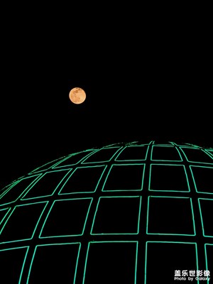 西湖文化廣場(chǎng)之月