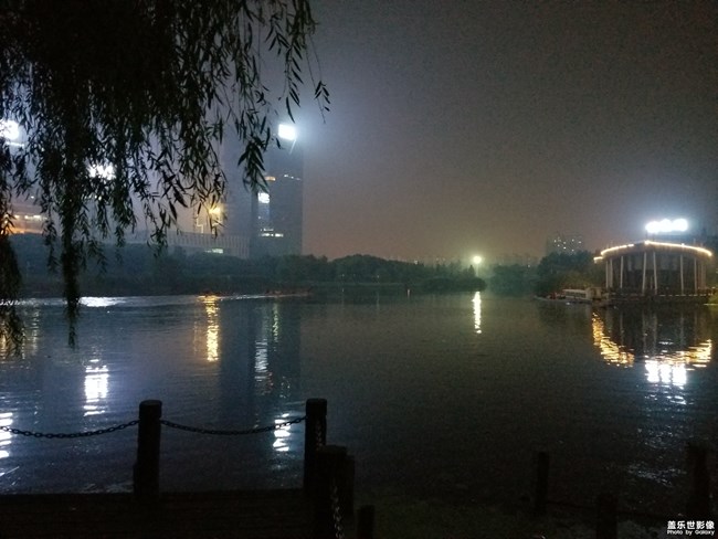 三星note8和華為P10plus夜景對比圖，