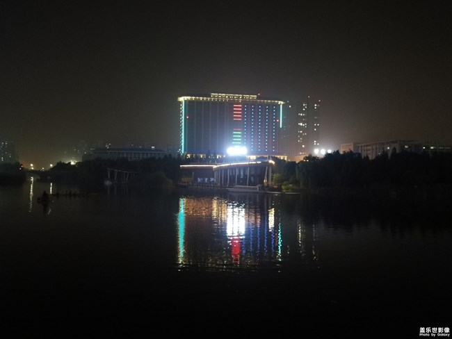 三星note8和華為P10plus夜景對比圖，