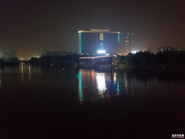 三星note8和華為P10plus夜景對比圖，