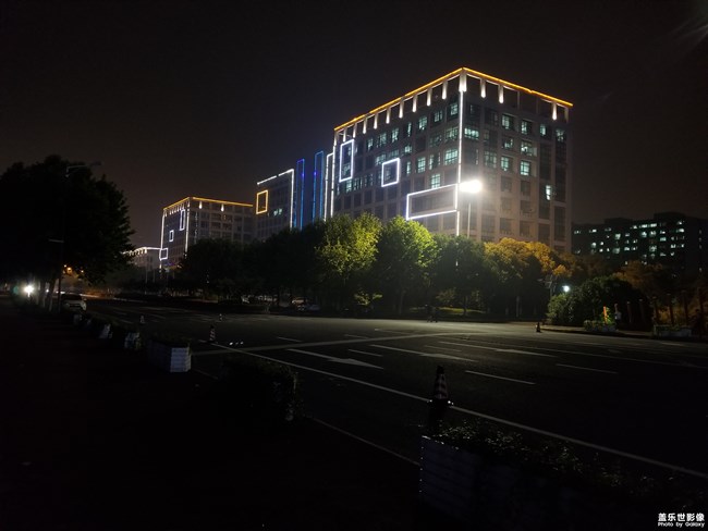 三星note8和華為P10plus夜景對比圖，