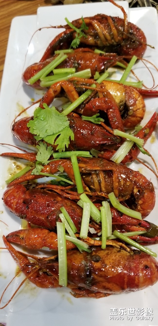 麻小每次吃都會拍一下