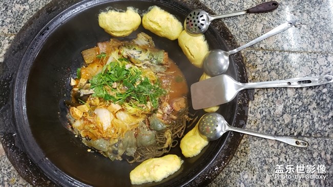 【中秋佳節(jié)】+木柴鐵鍋燉魚