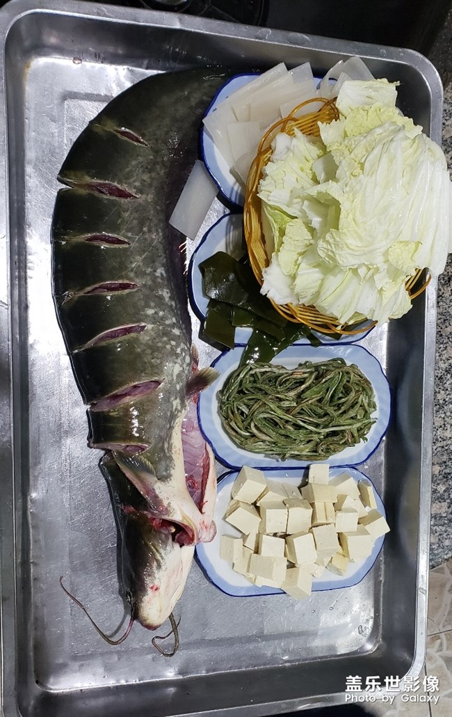 【中秋佳節(jié)】+木柴鐵鍋燉魚