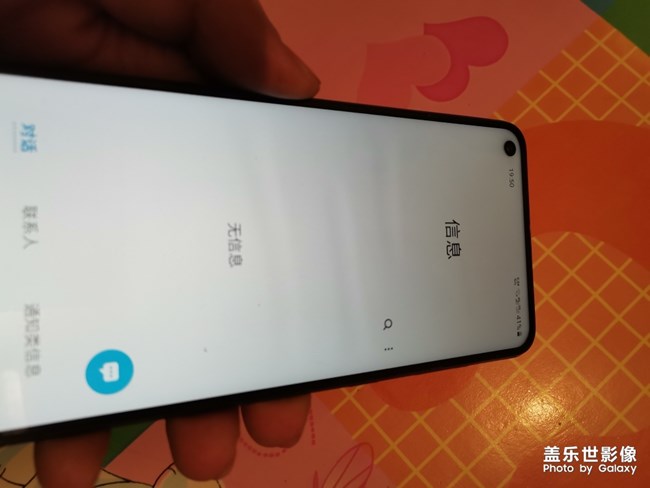 三星A60屏幕出現(xiàn)這些橫印，是怎么回事？