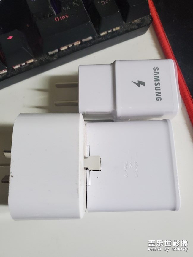 出售港版充電器和轉(zhuǎn)接頭