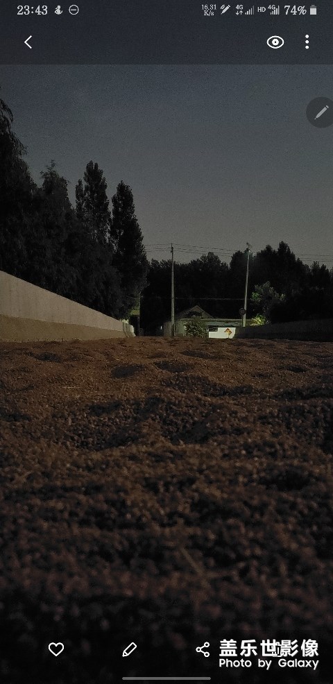 三星note9神一樣的強(qiáng)悍，23點(diǎn)43分得夜拍模式。