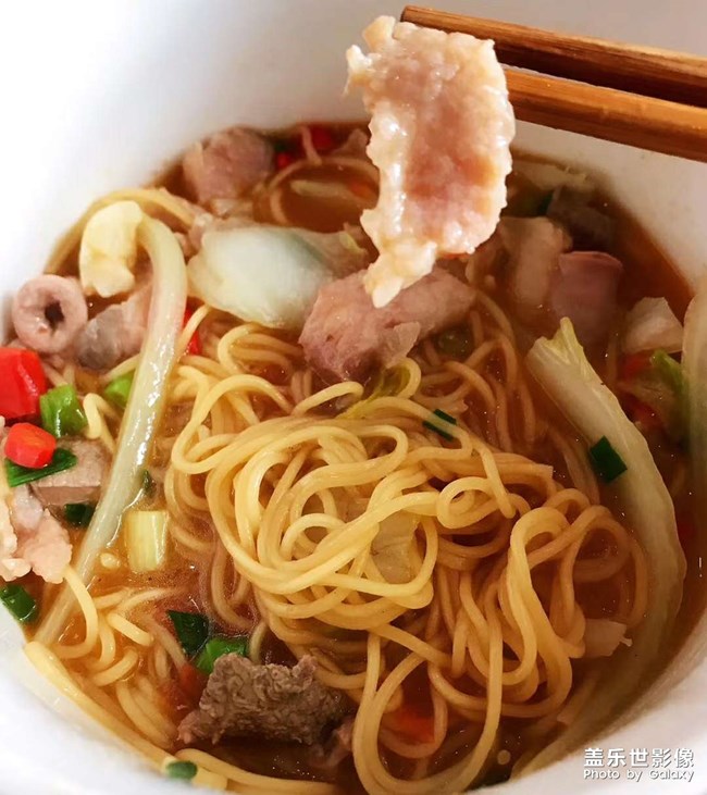 中午吃面，簡單而美味