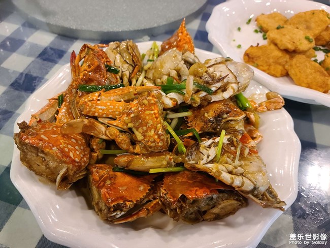 來到海邊其次就是為了吃海鮮的，還有看美麗的風(fēng)景線