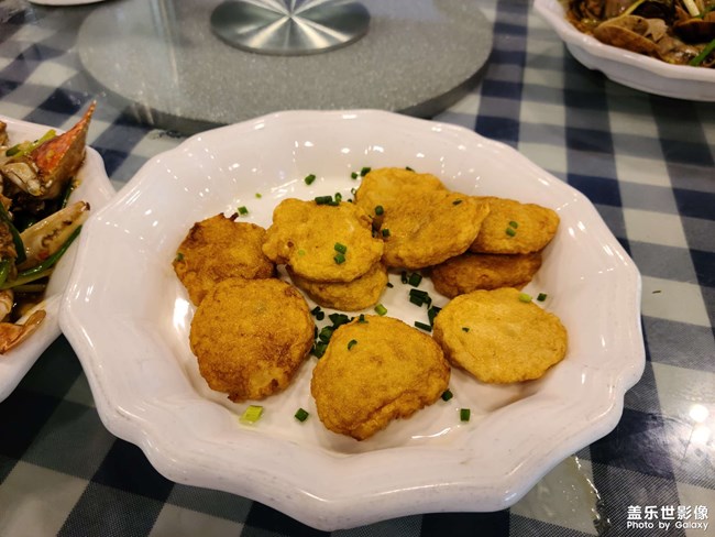 來到海邊其次就是為了吃海鮮的，還有看美麗的風(fēng)景線