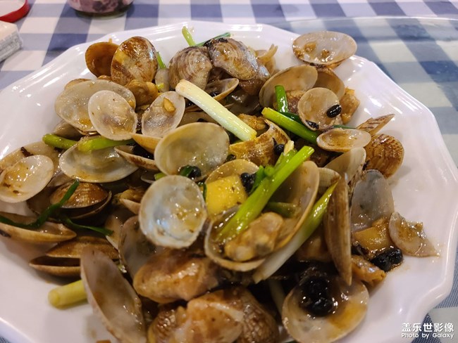 來到海邊其次就是為了吃海鮮的，還有看美麗的風(fēng)景線