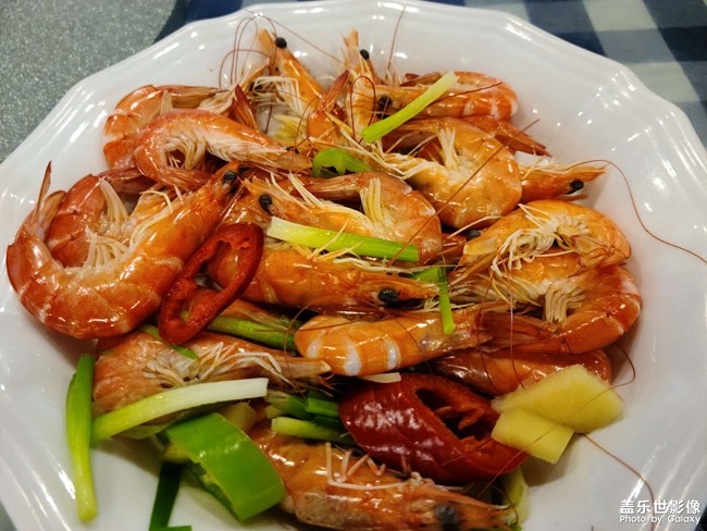 來到海邊其次就是為了吃海鮮的，還有看美麗的風(fēng)景線