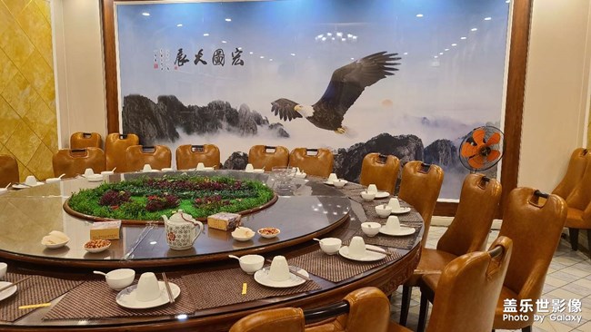 慶祝雙節(jié)，菜品很多，拍不完??門(mén)口的冬瓜就是這樣煮的