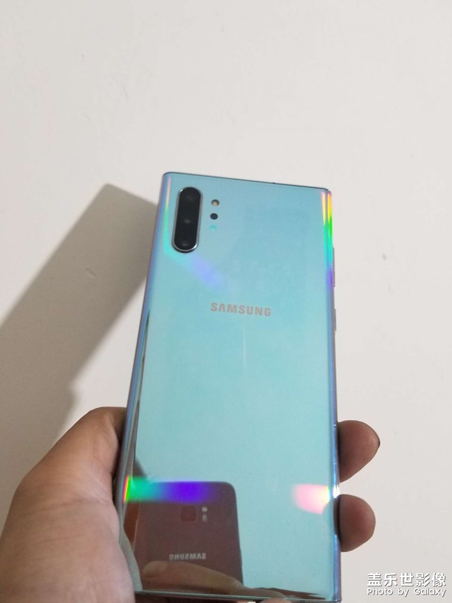 你們的大10后殼里面有印子嘛？？