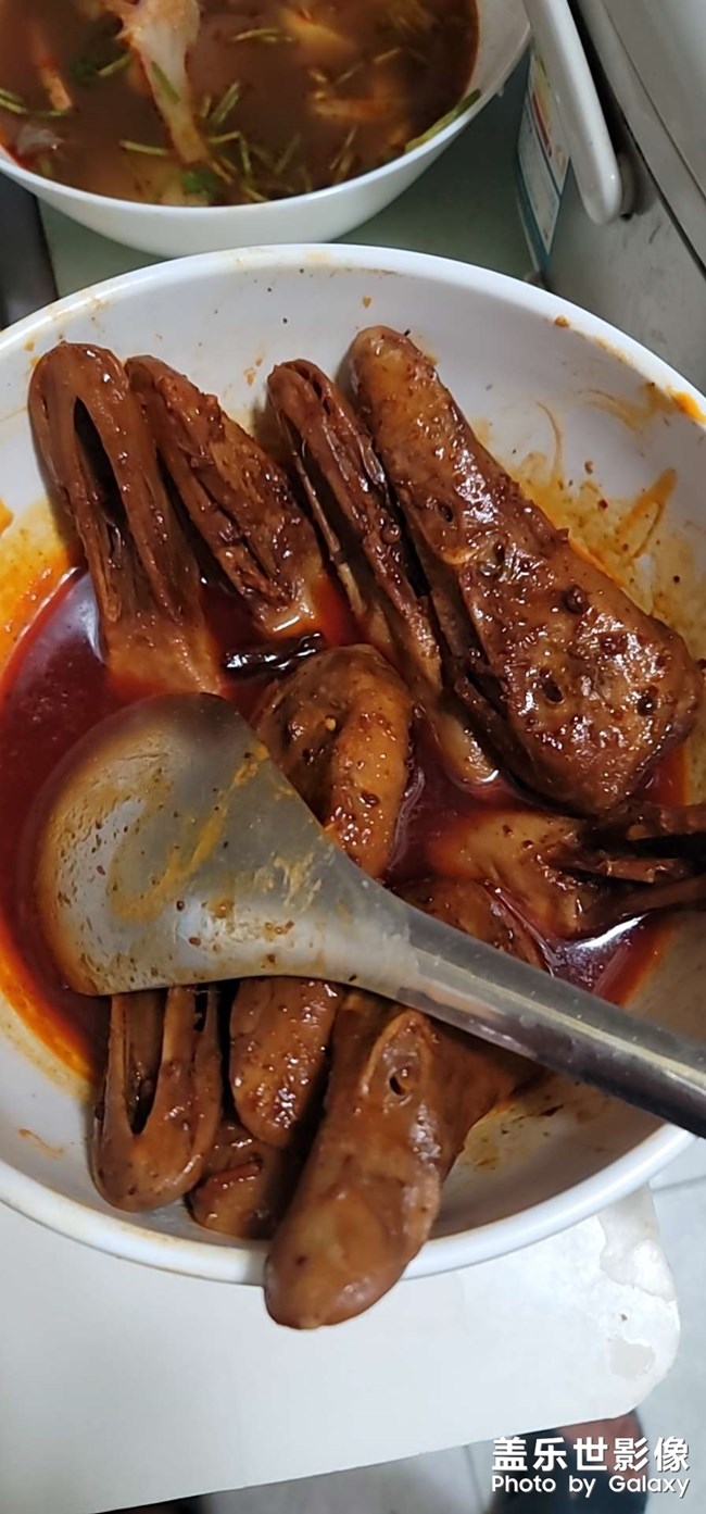 做了毛血旺和干鍋鴨頭。