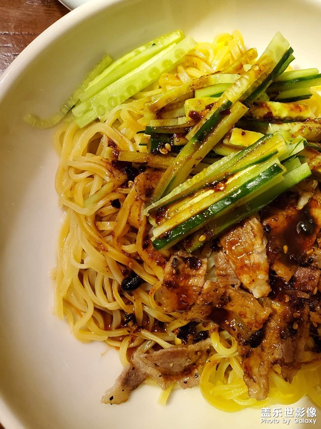 餓了，吃個(gè)飯