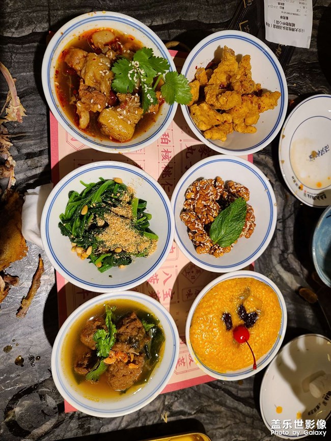 快樂不就是吃吃吃嘛