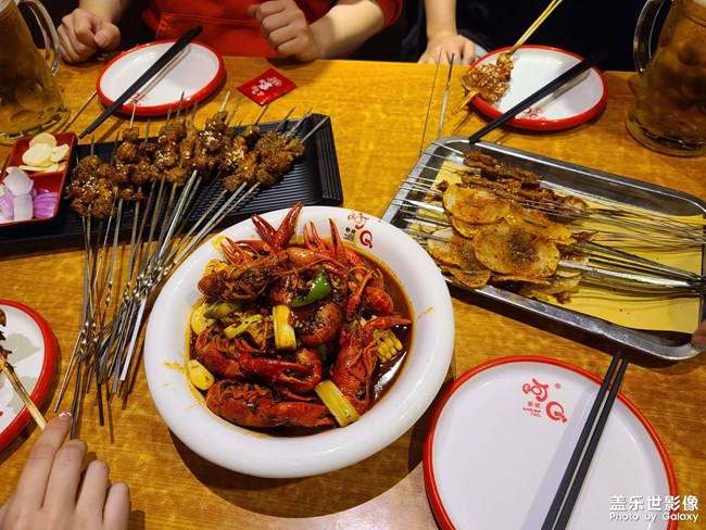 快樂不就是吃吃吃嘛