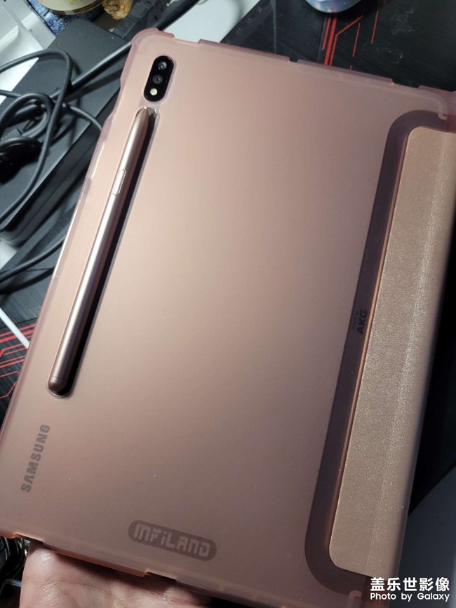 不容易，tabs7終于有透明后殼了。